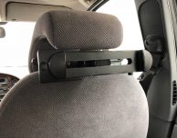 Il supporto poggiatesta per iPad di Aukey perfetto per i lunghi viaggi
